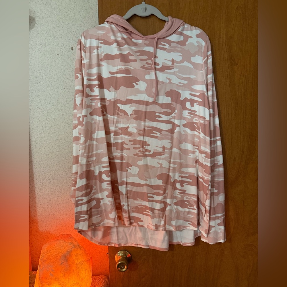 NWOT Belle by Kim Gravel TripleLuxe Knit Camo Hoodie
w/ Thumbholes